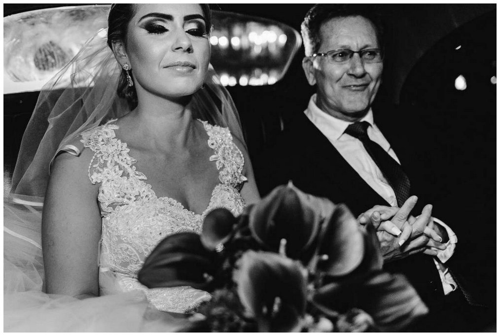 Casamento Clássico em Tiradentes / Vila Paolucci 66 16 noiva no carro com o pai