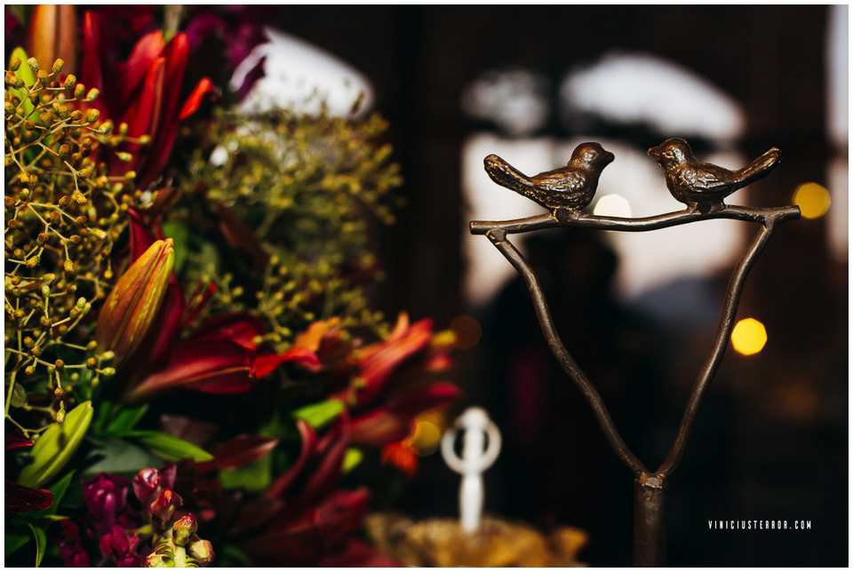 arranjo-de-flores-para-mesa-de-bolo-de-casamento