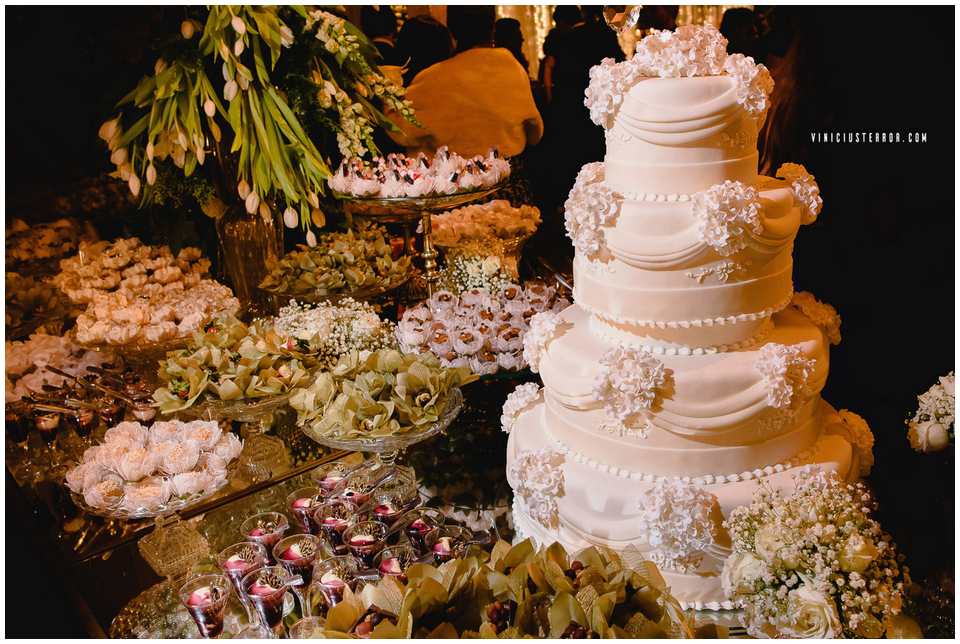 ideias para decoracao da mesa de bolo e doce do seu casamento