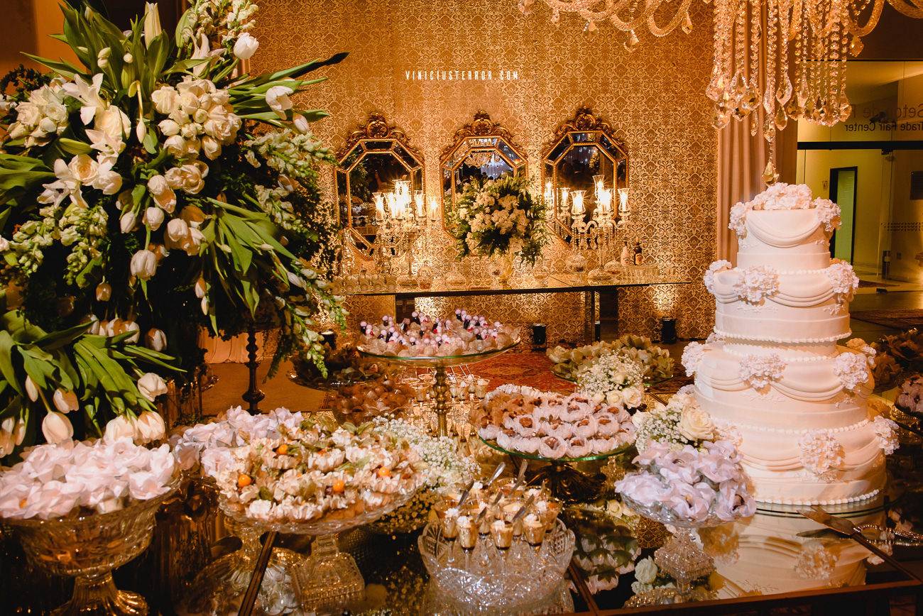 ideias para decoracao da mesa de bolo e doce do seu casamento