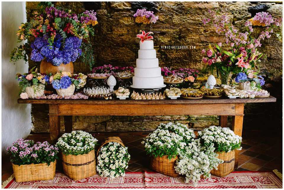 ideias de mesa de bolo para casamento