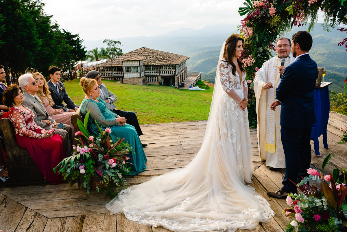 casamento no deck da vila relicario nas montanhas de ouro preto