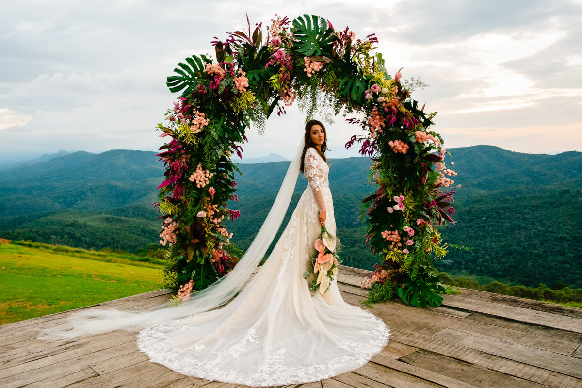 vestyido de noiva para casamento ao ar livre na vila relicario em ouro preto