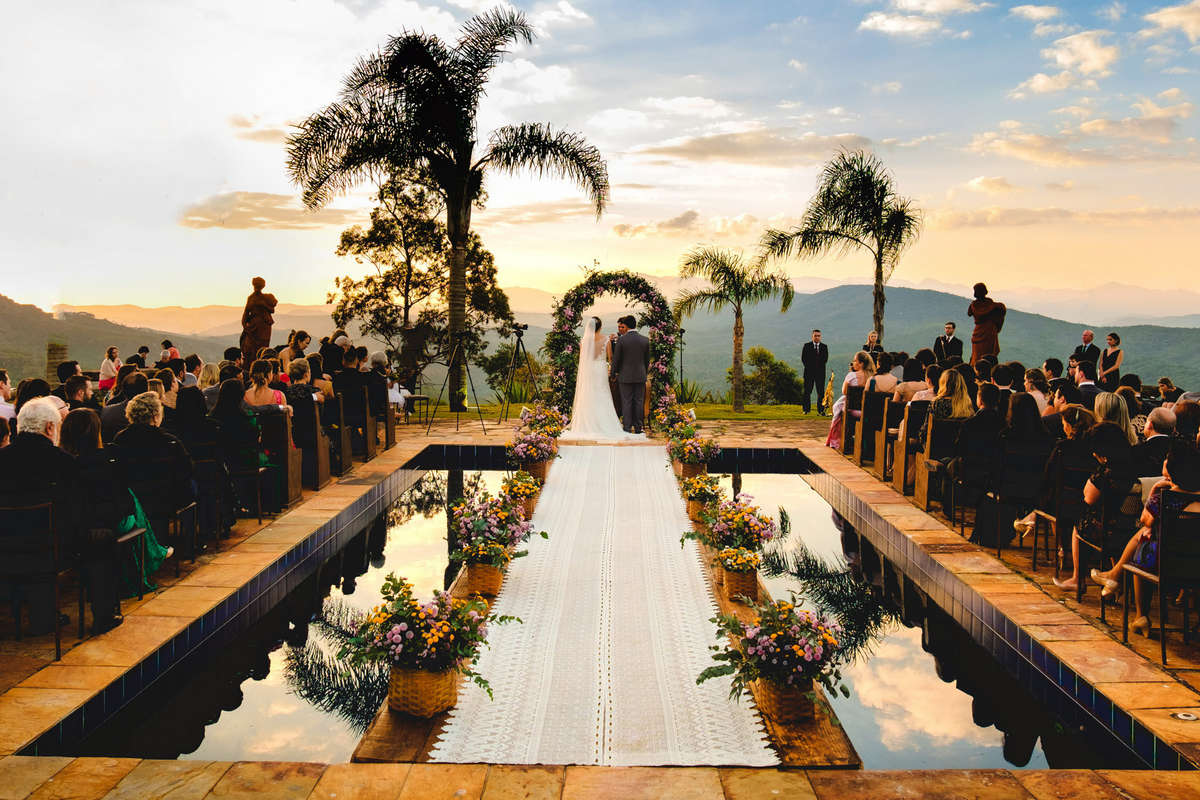 casamento na area da piscina na vila relicario