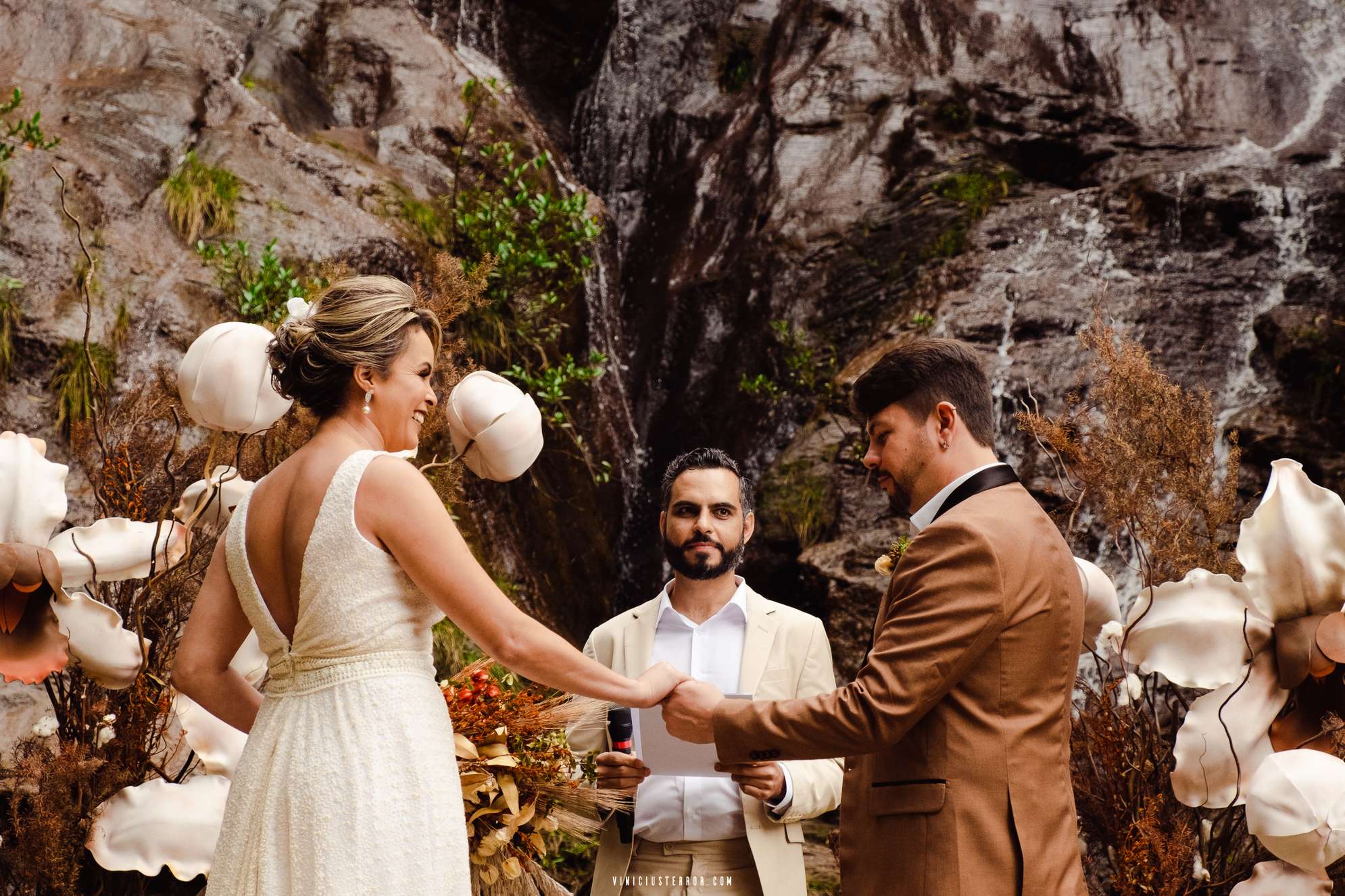 elopement wedding na cachoeira