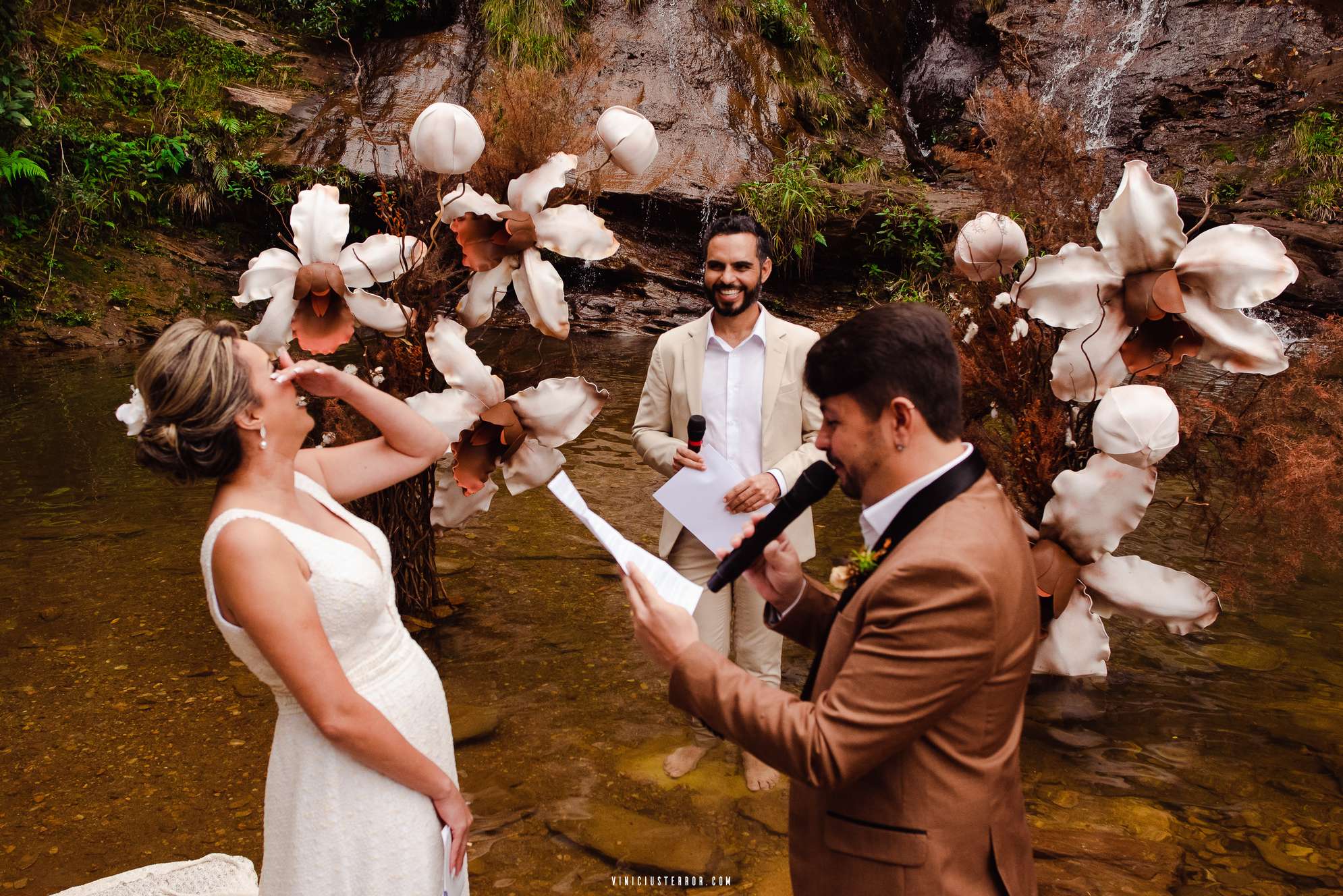 troca de votos dos noivos em um elopement wedding