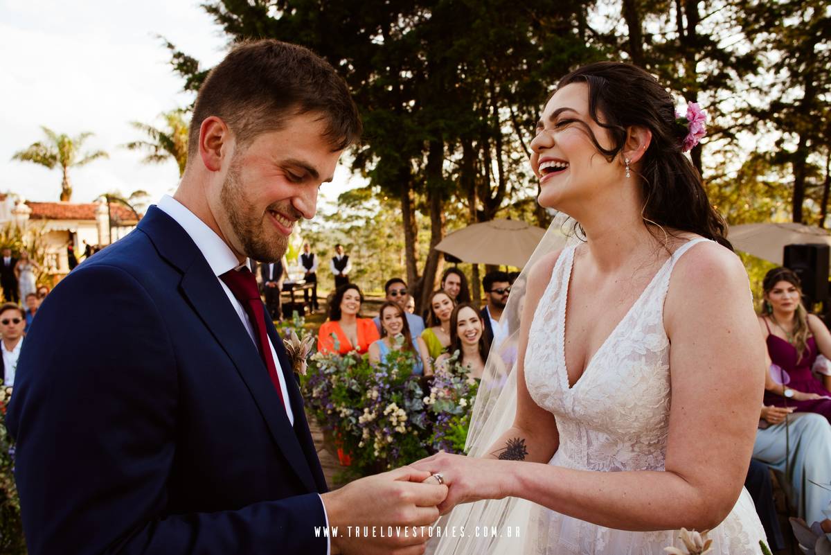 casamento ao ar livre na vila relicario ouro preto troca de aliancas